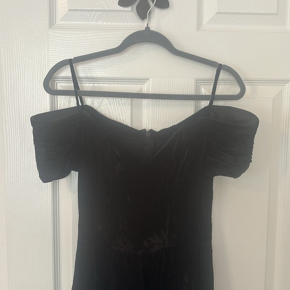 Moda Int’l Black Crushed Velvet Off Shoulder maxi Dress size 4 - Picture 3 of 9